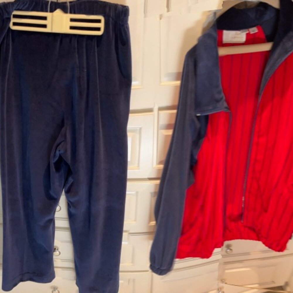 MAN'S TRACK, SWEAT JACKET AND PANT, XL MACHINE WASHABLE RED & NAVY BLUE, NEW,